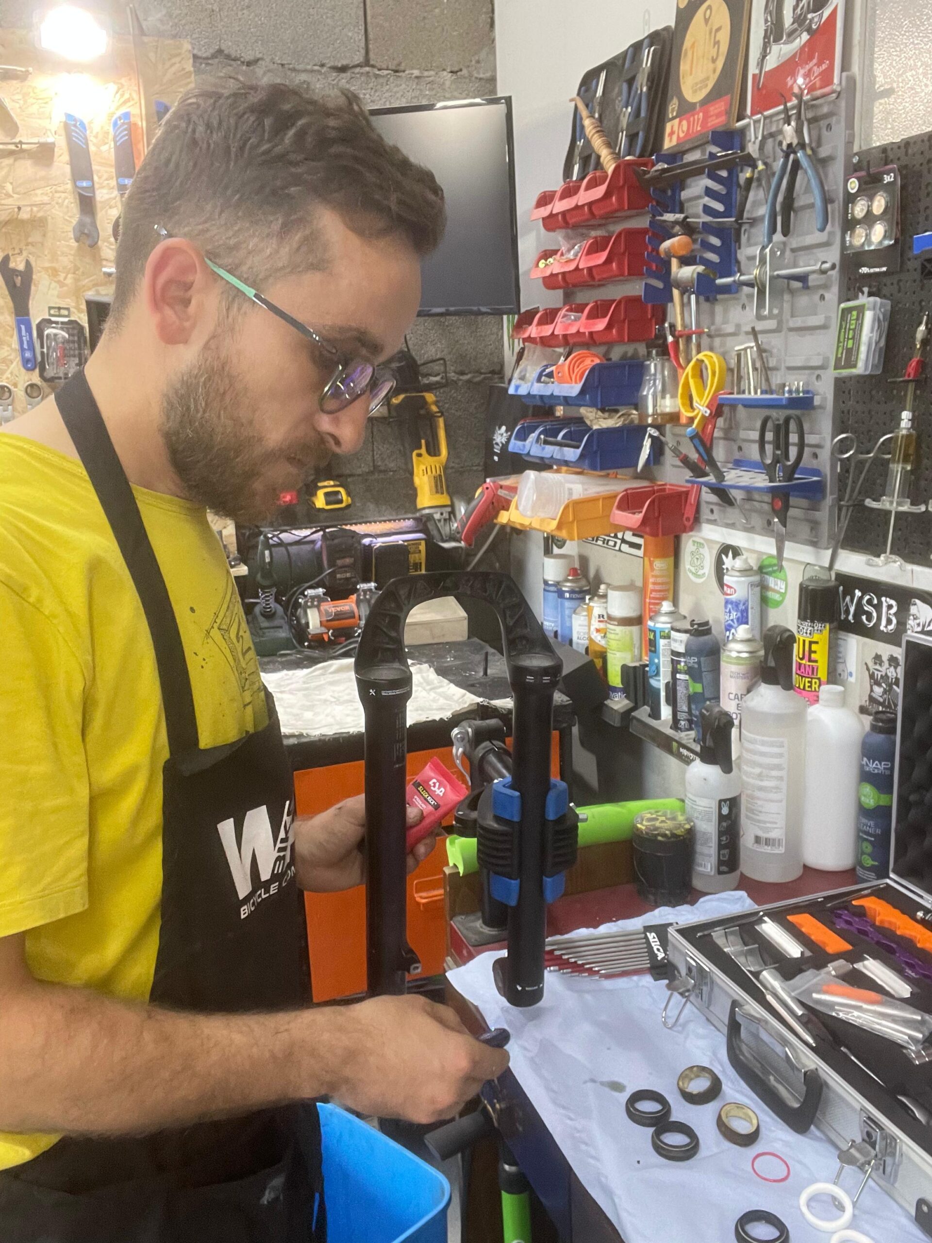 revizie-suspensii-mesterul-de-biciclete